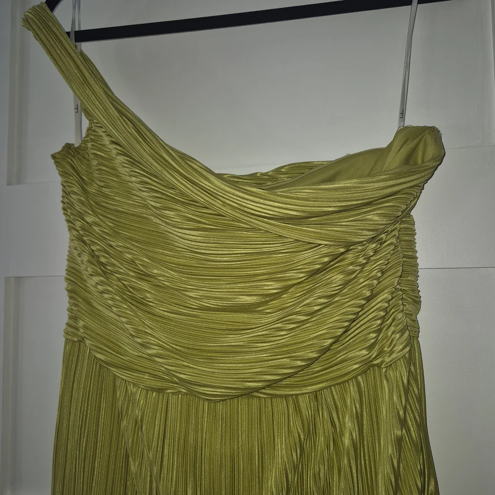 Lulu's One-Shoulder Pleated Dress in Mustard - Picture 3 of 6